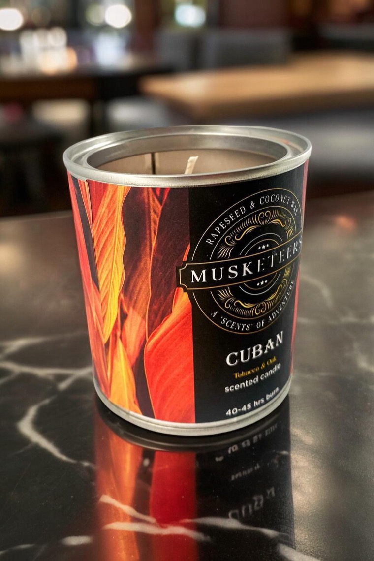 Musketeers Cuban Tobacco & Oak candle